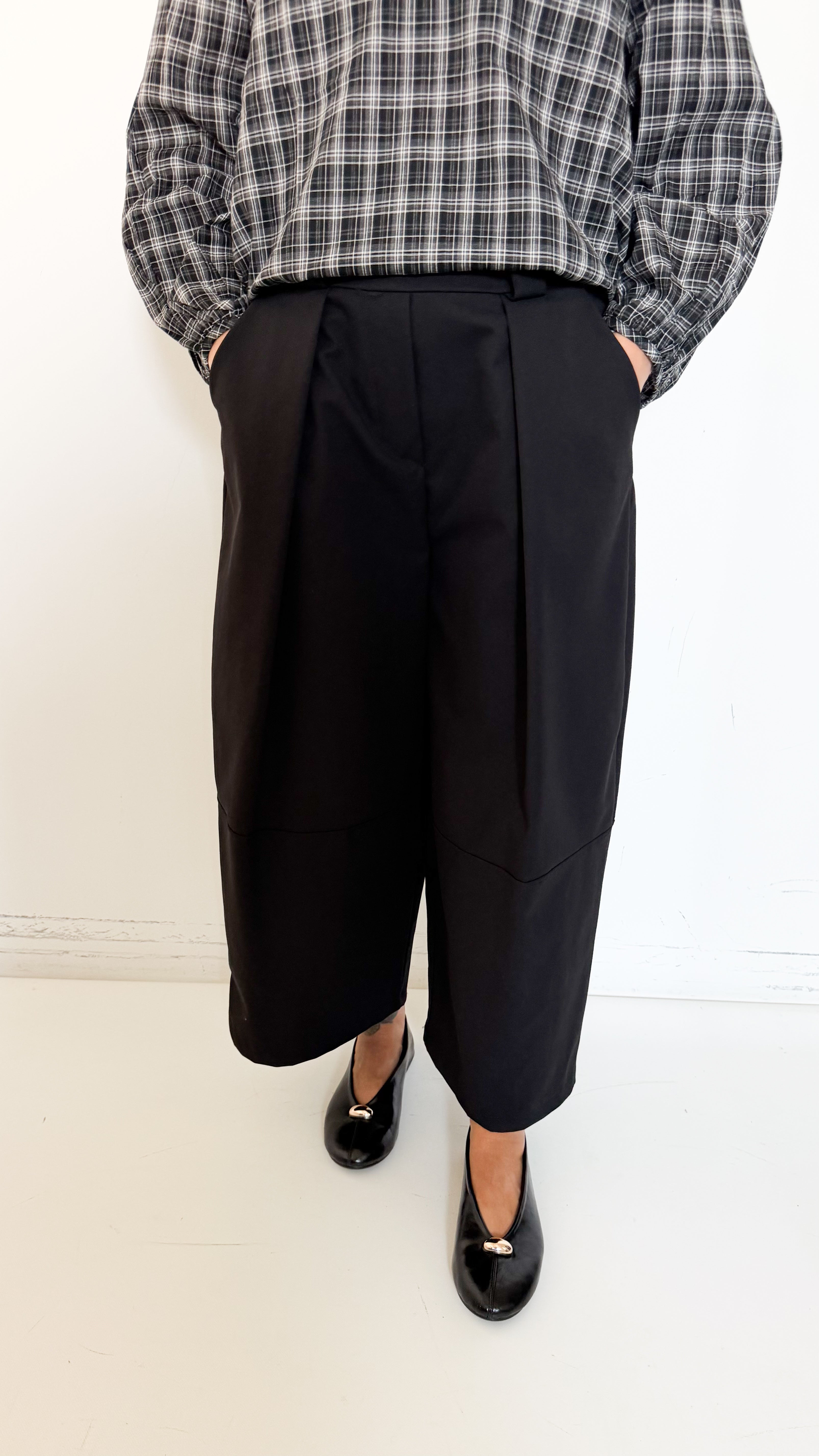 Pantaloni Neri Cropped Barrel