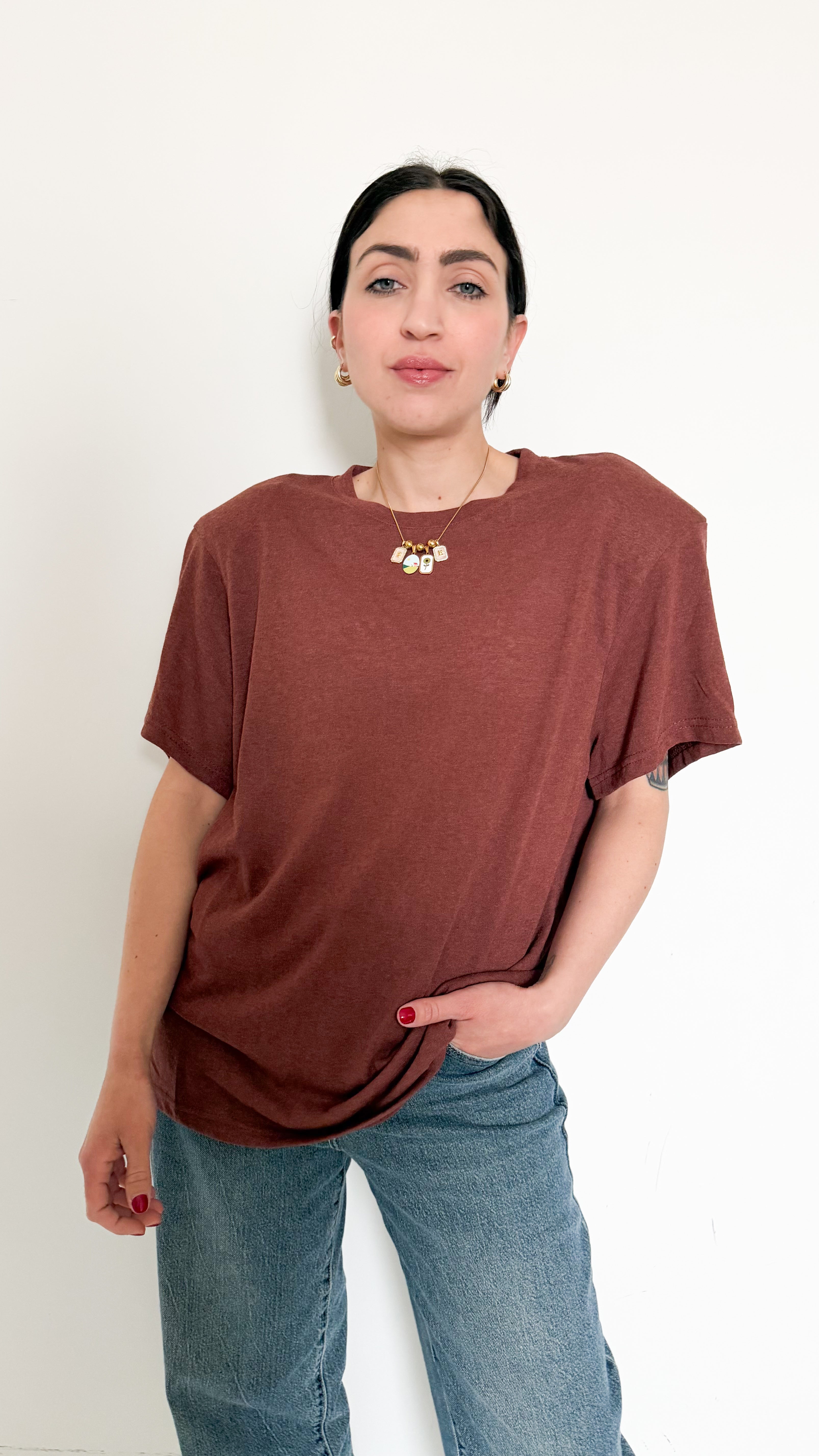 T-Shirt Velata Marrone Con Spalline