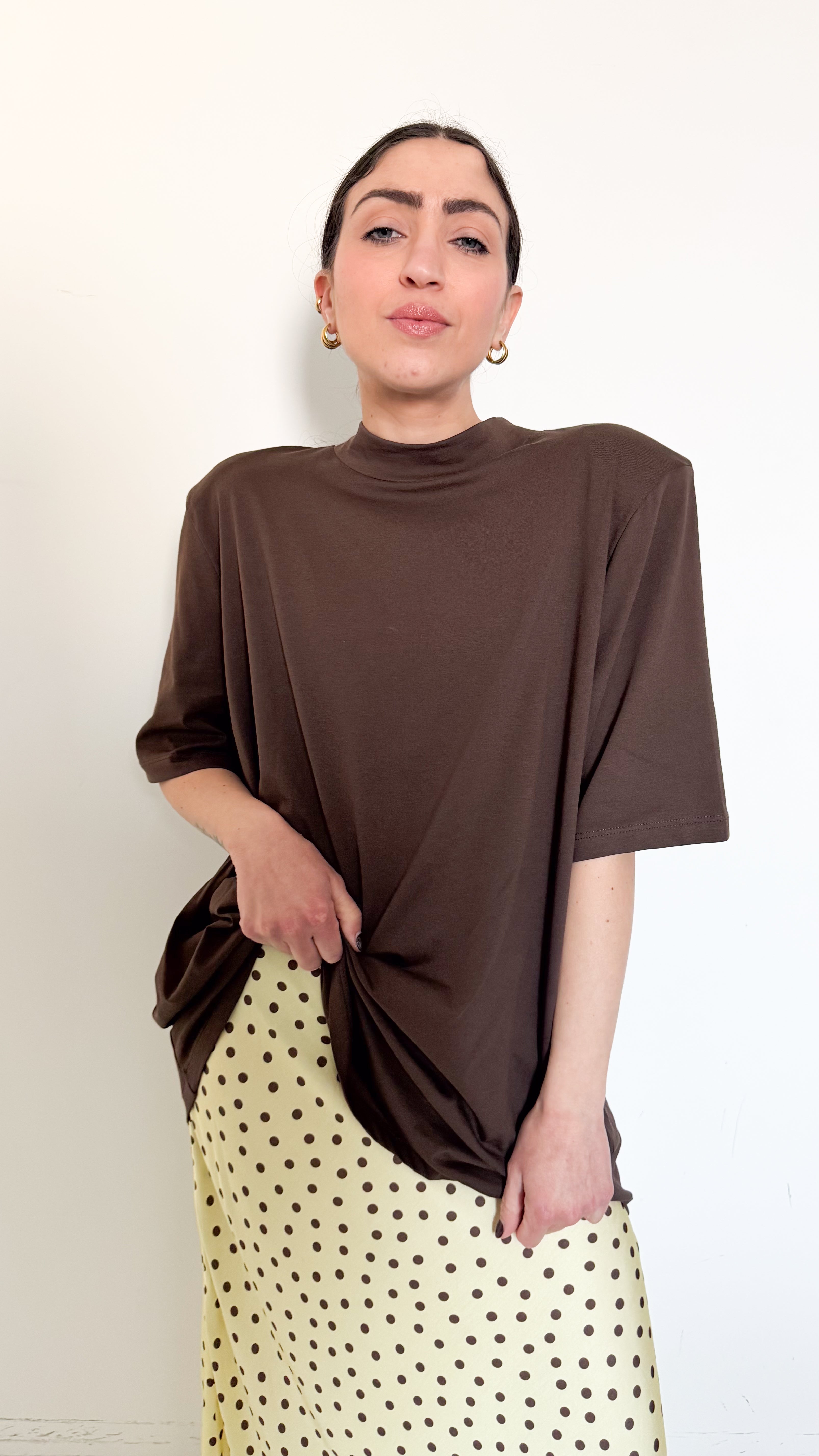 T-Shirt Marrone Con Spalline