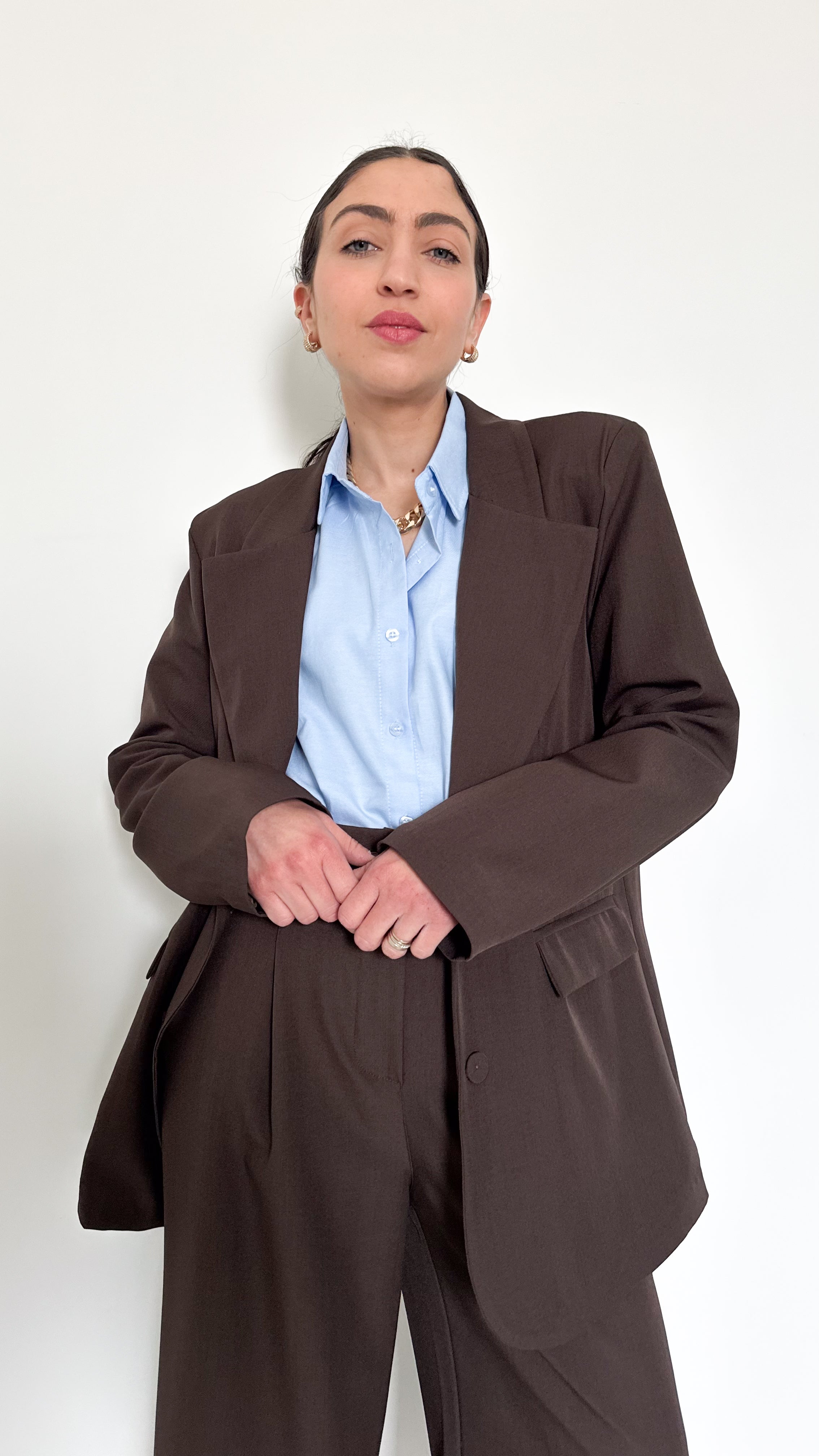 Tailleur Marrone Con Pantaloni Culotte