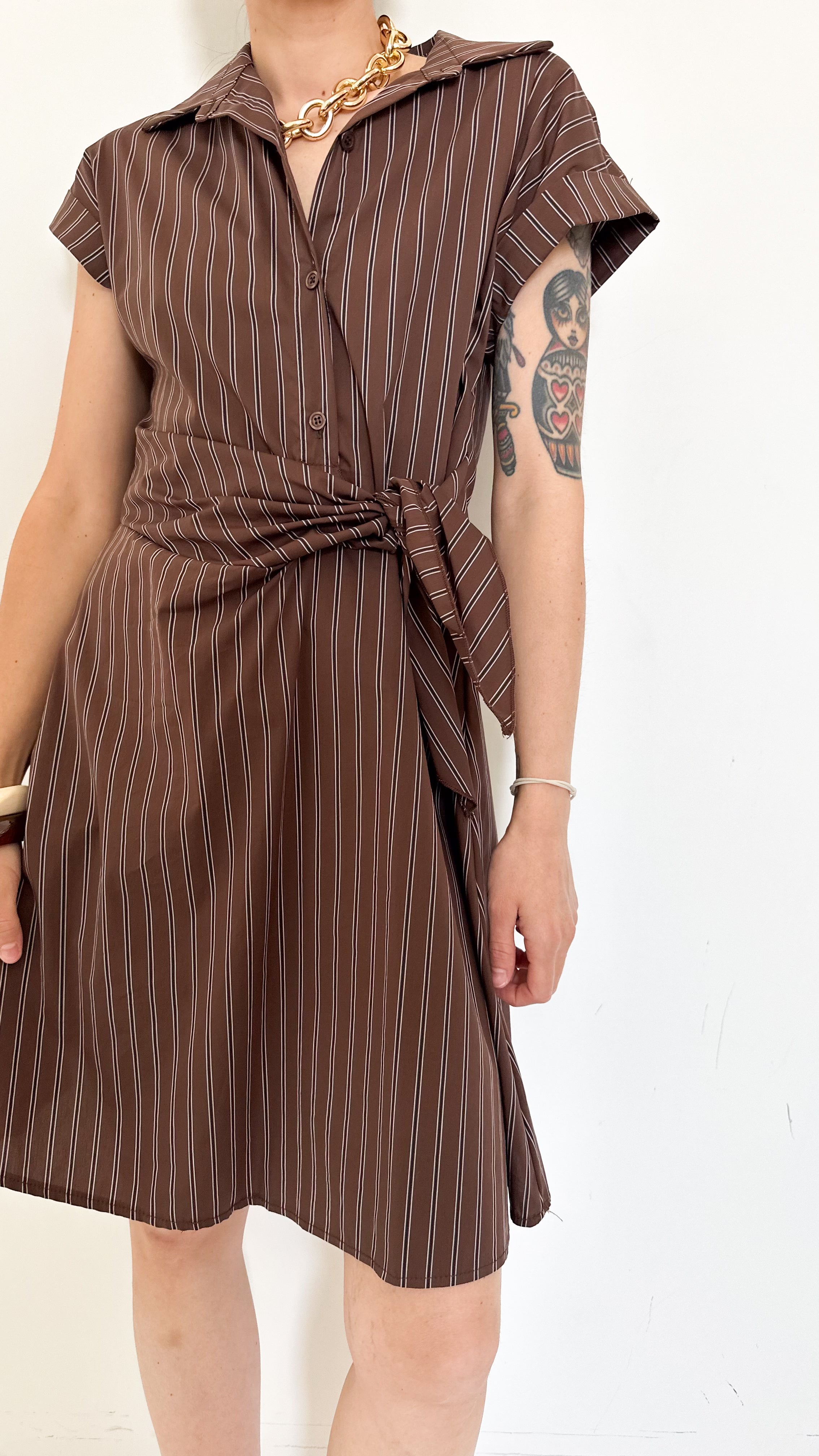 Vestito Marrone Con Nodo