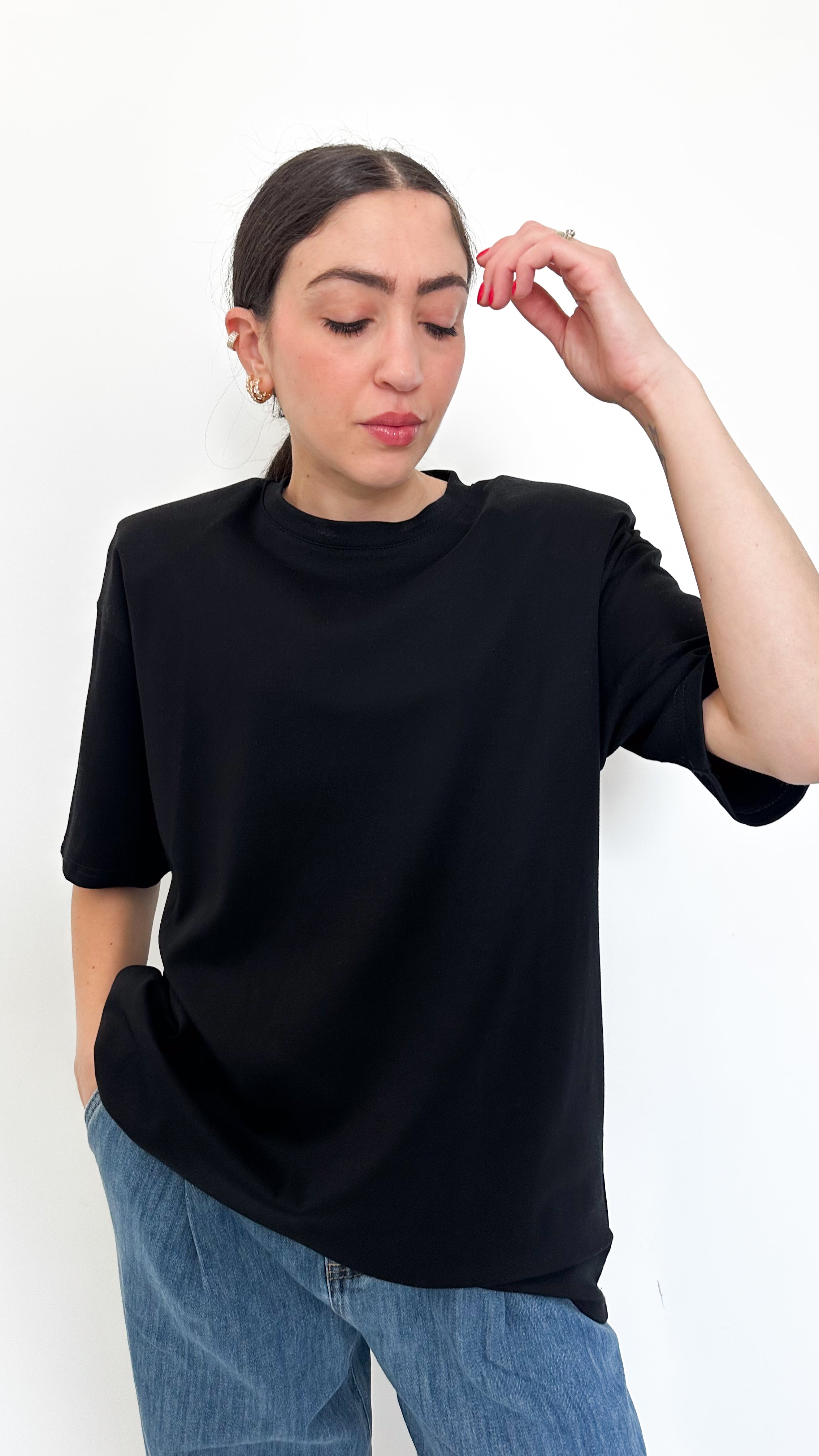 T-Shirt Over Con Spalline Nera
