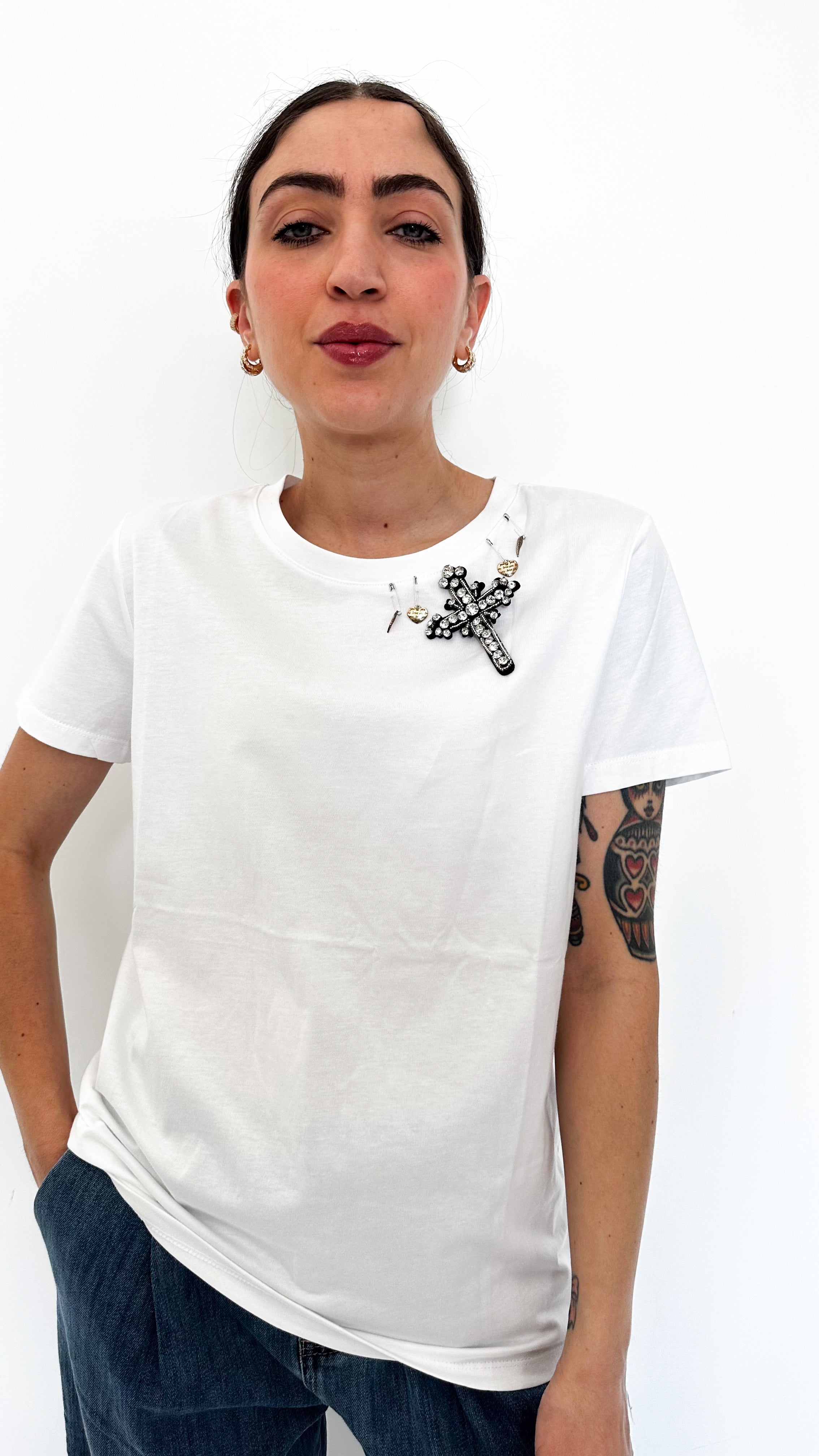 T-Shirt Con Spilla