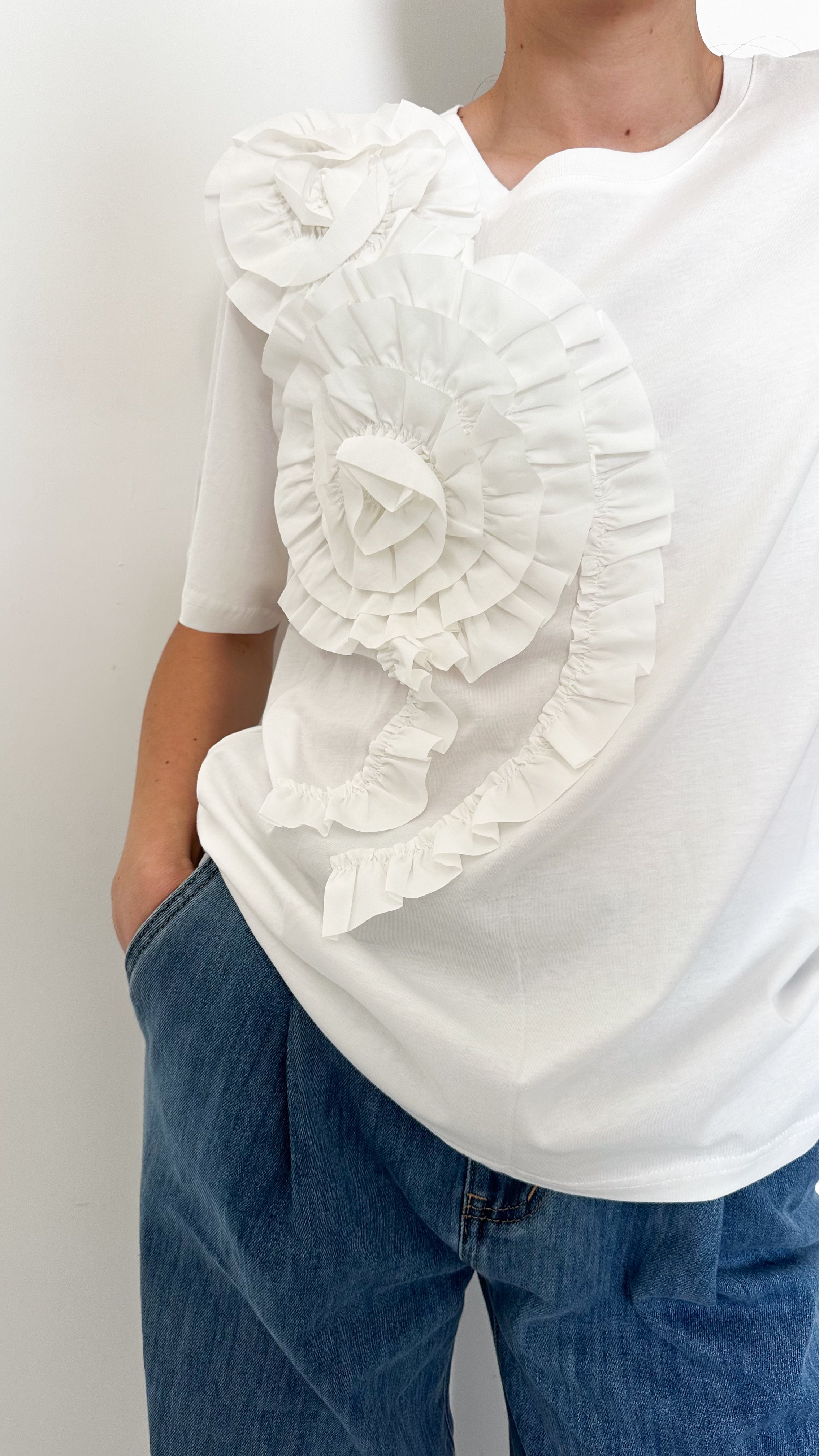 T-Shirt Bianca Con Fiore
