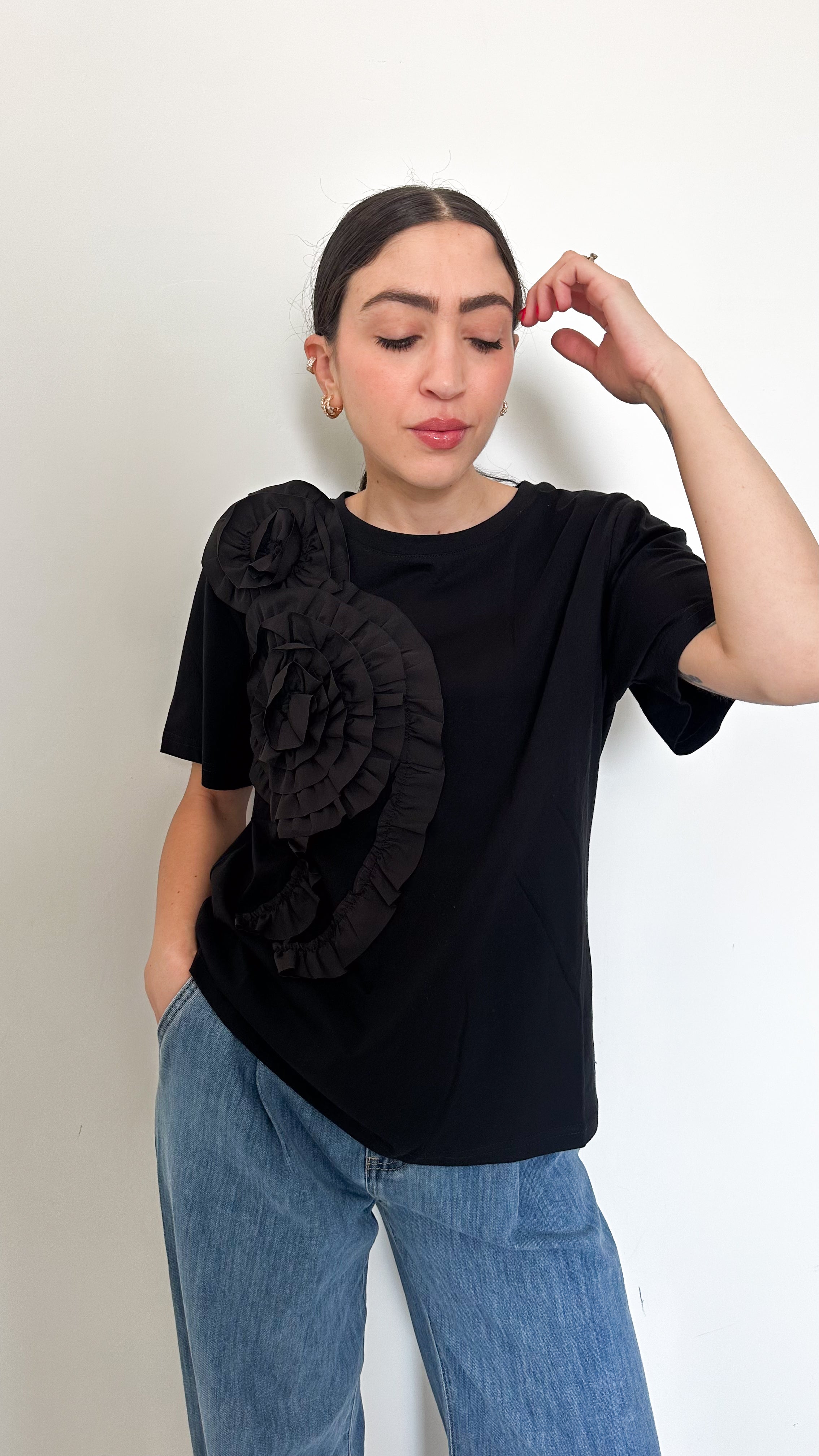 T-Shirt Nera Con Fiore