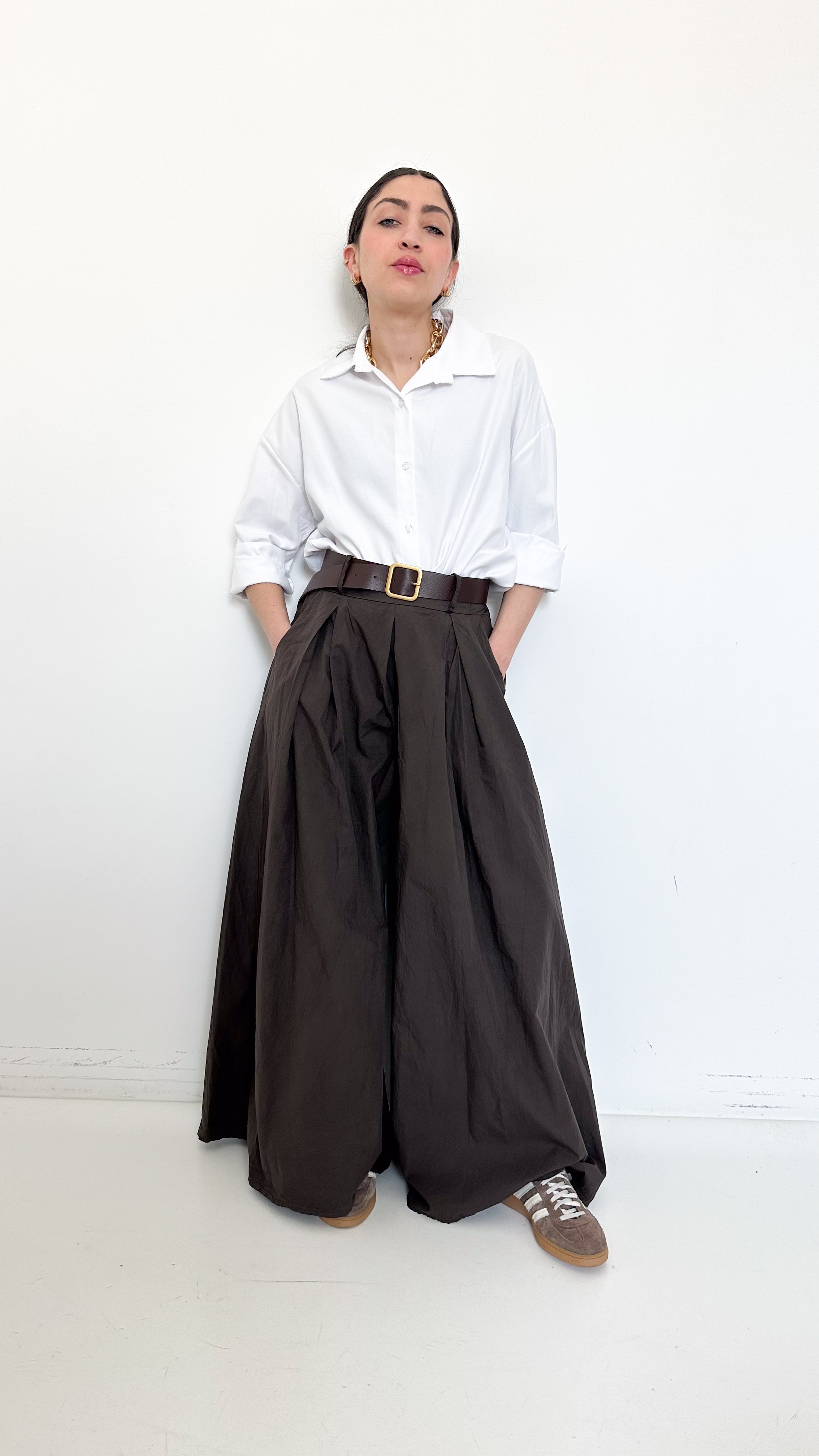 Pantaloni Palazzo Con Pinces Marroni