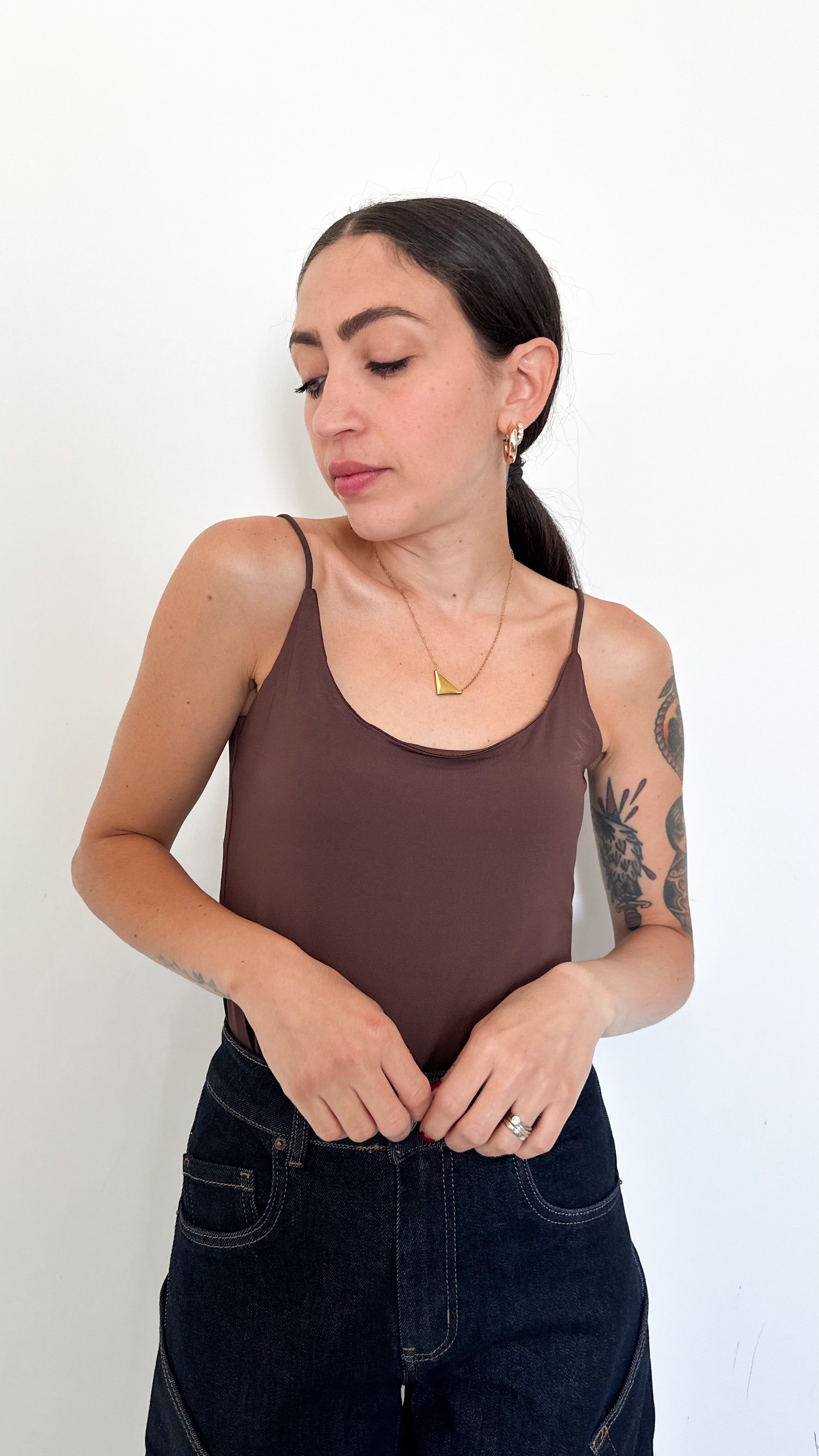 Top Marrone Con Spalline Sottili