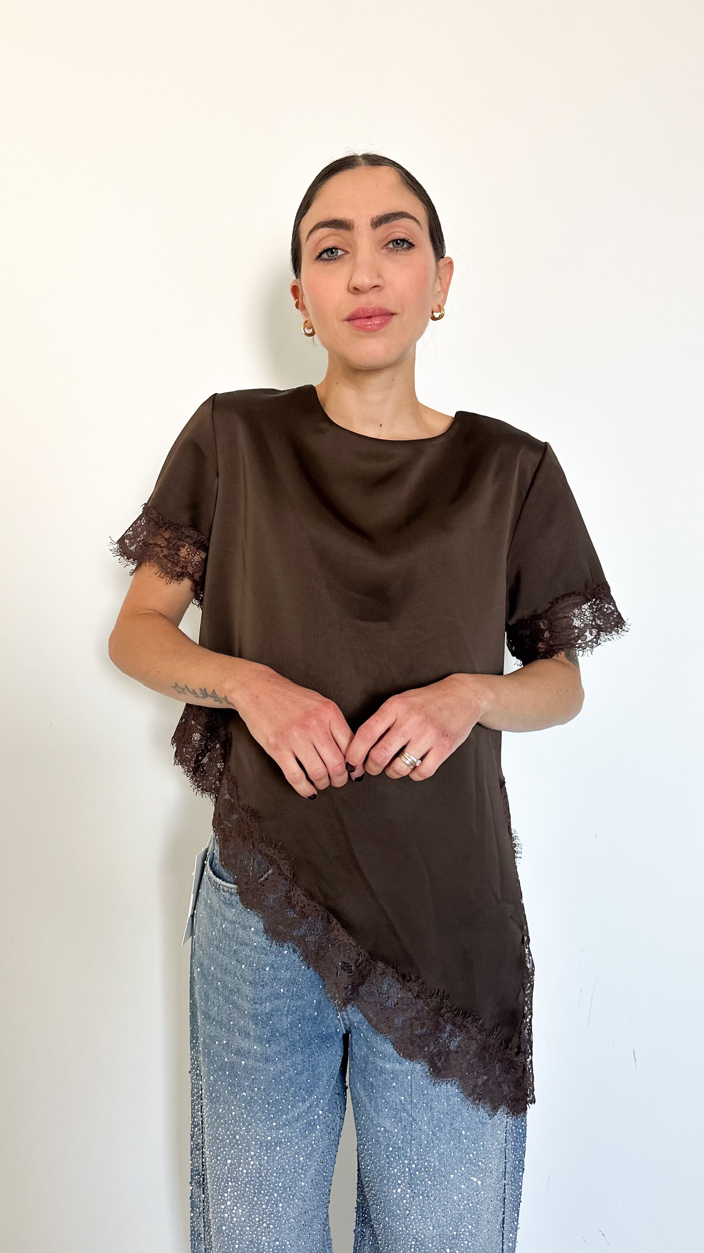 T-Shirt Marrone Con Pizzo