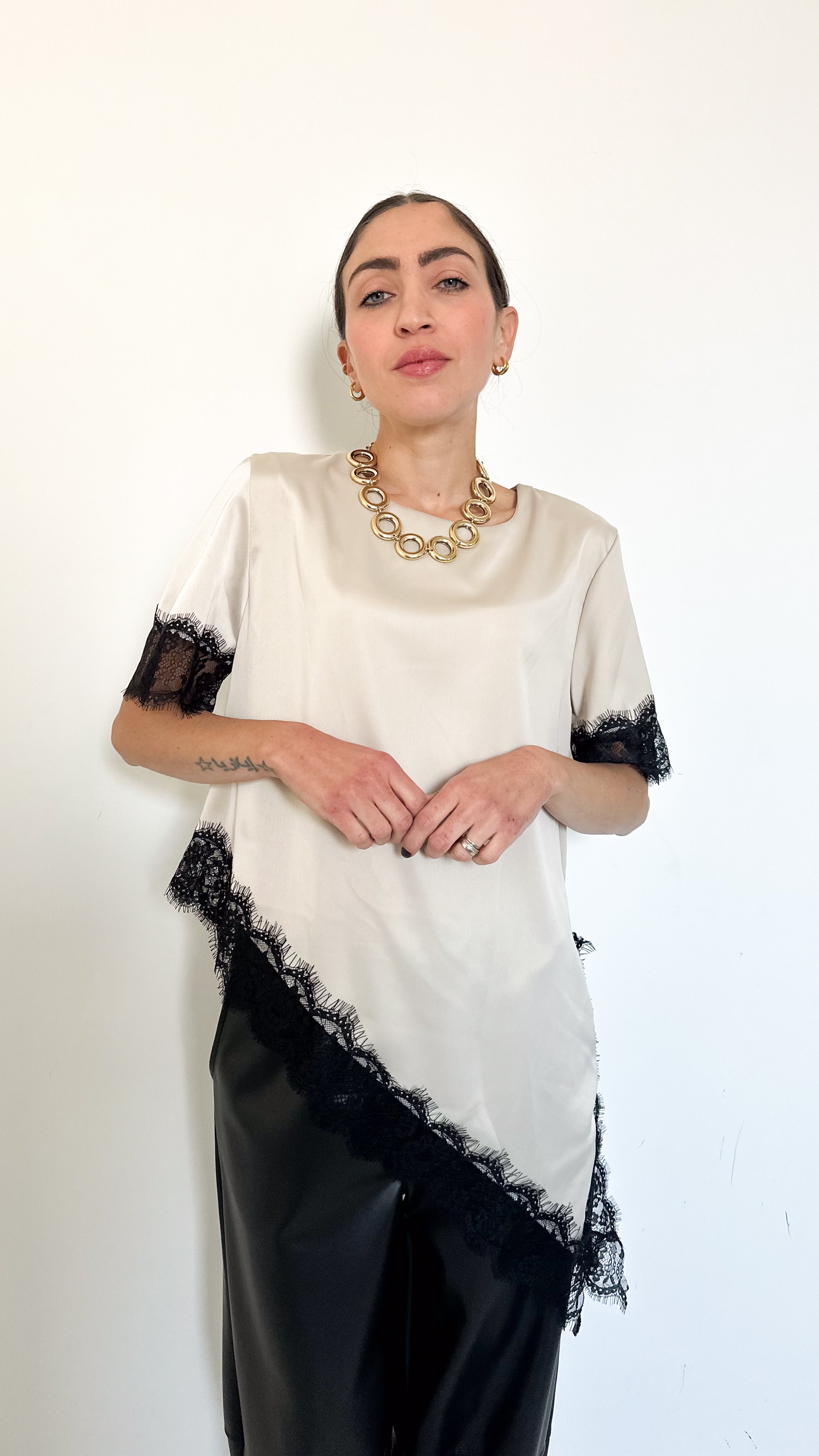 T-Shirt Panna Con Pizzo