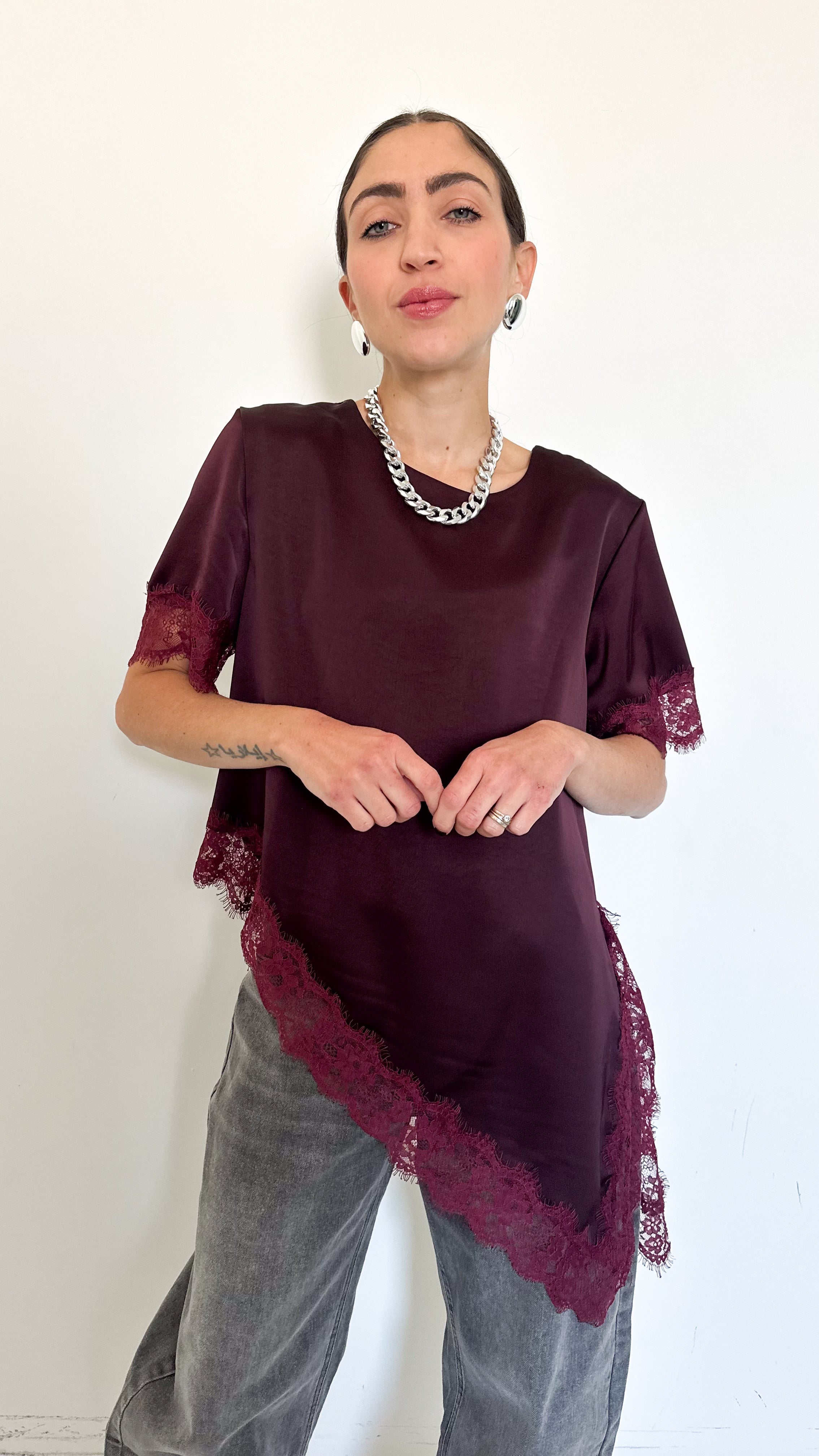 T-Shirt Borgogna Con Pizzo