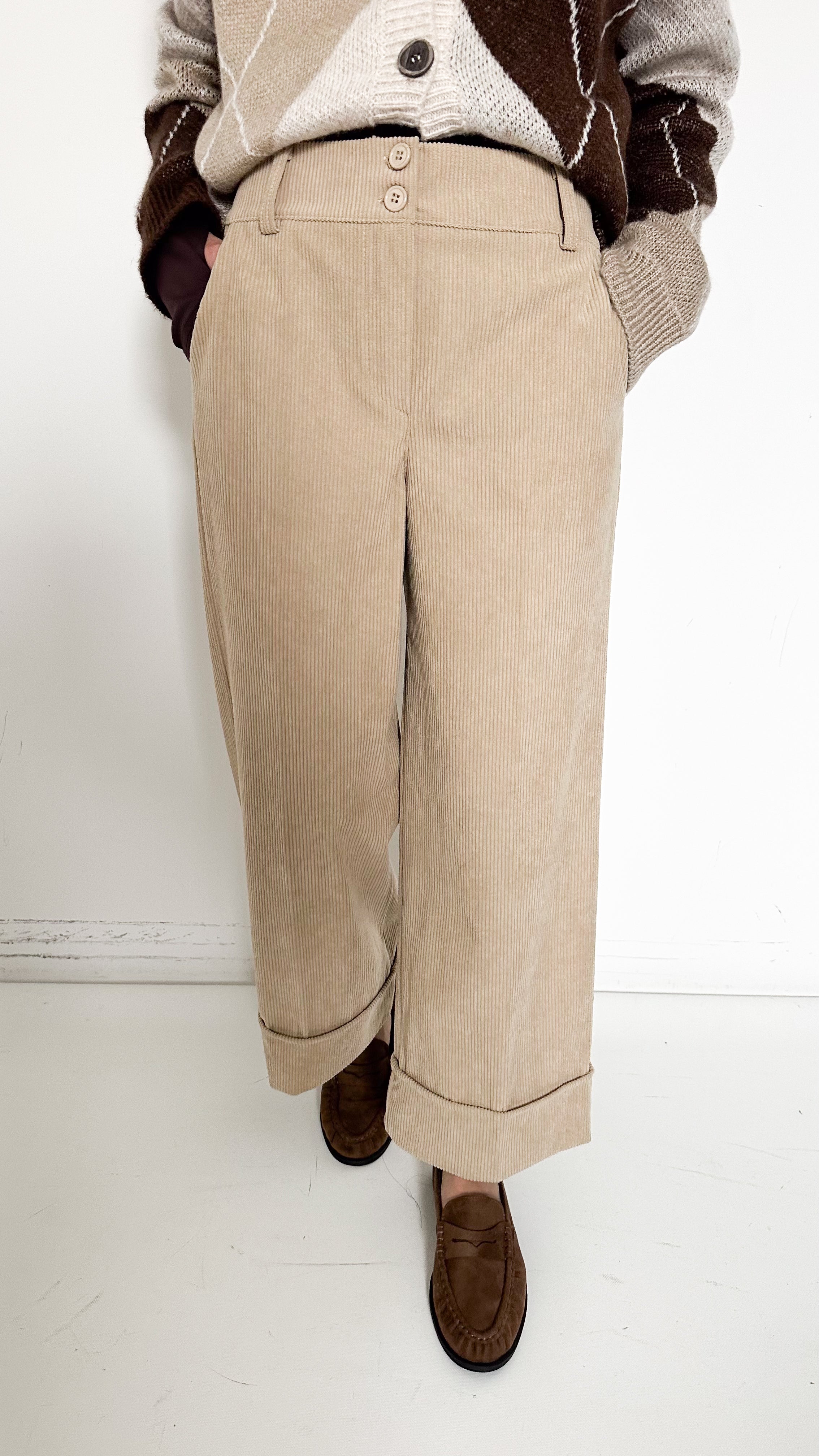 Pantaloni In Velluto Beige Con Risvolto