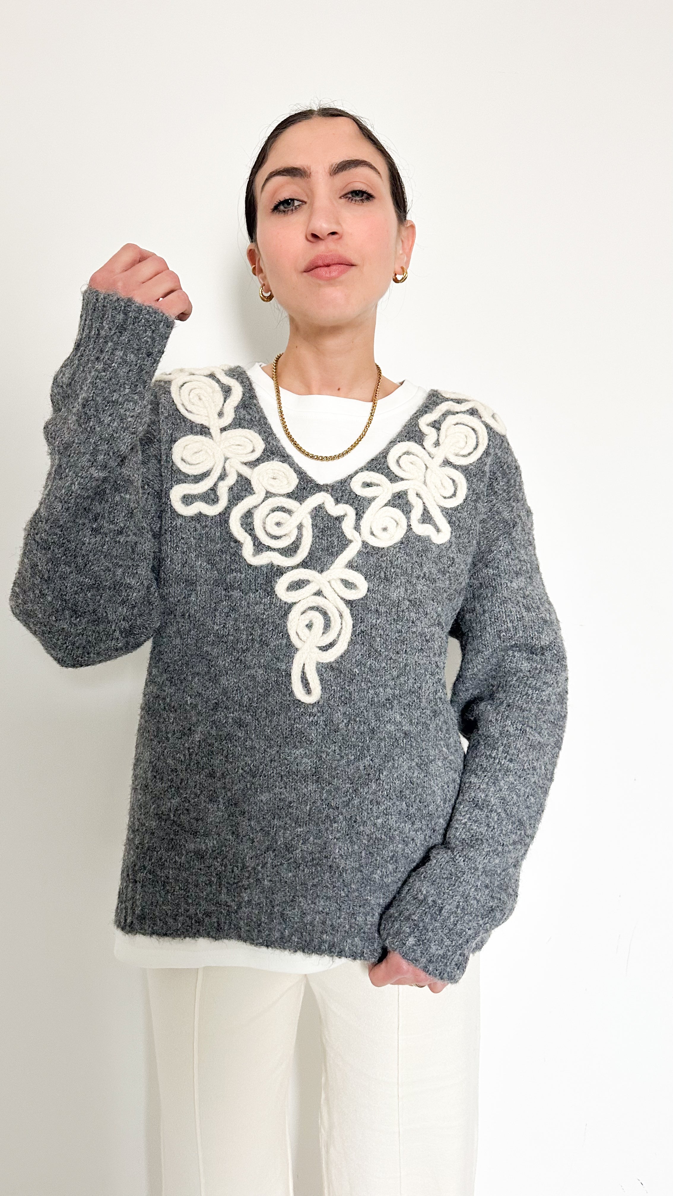 Pull Grigio Con Dettagli