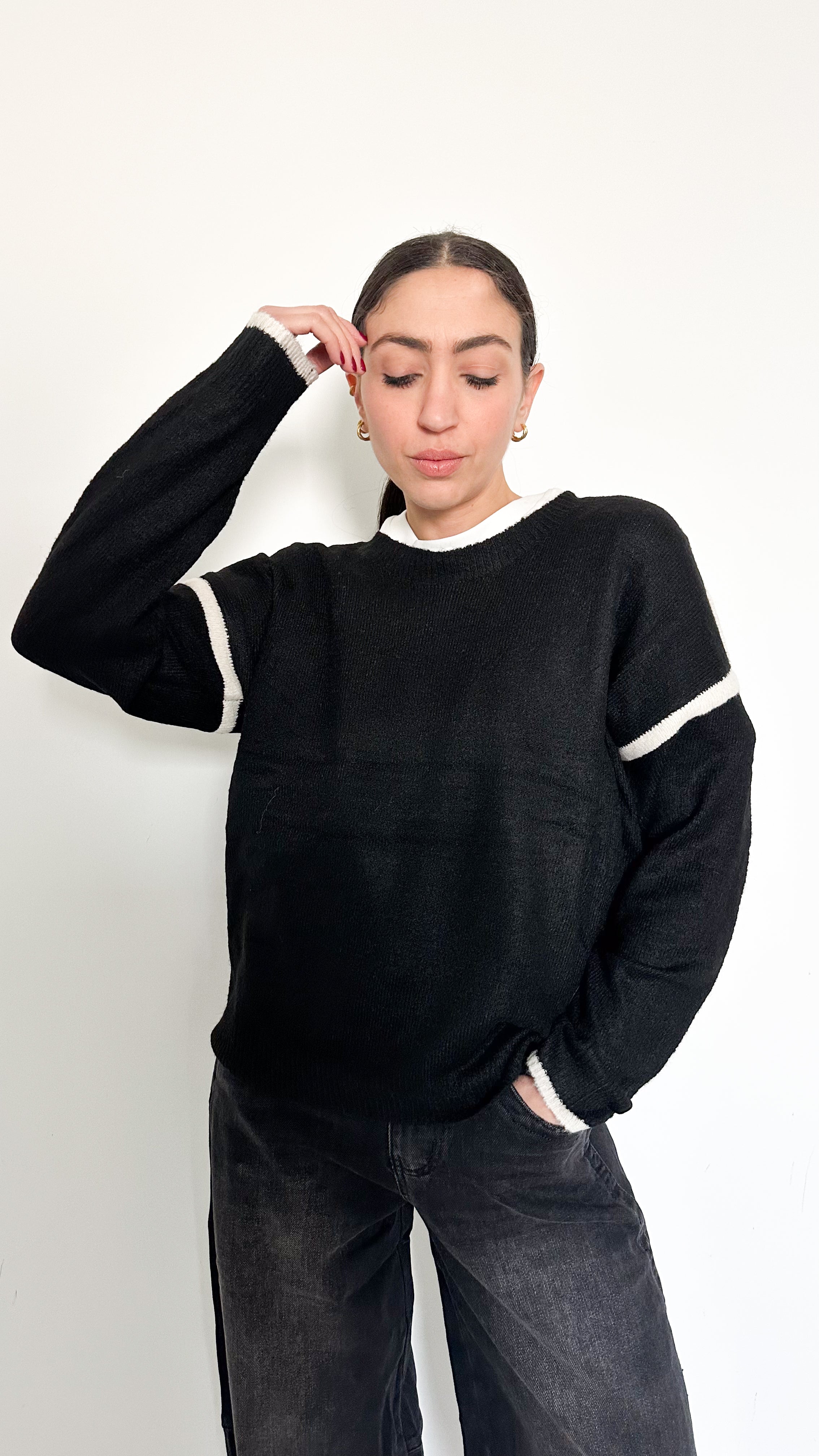 Pull Nero Con Dettaglio