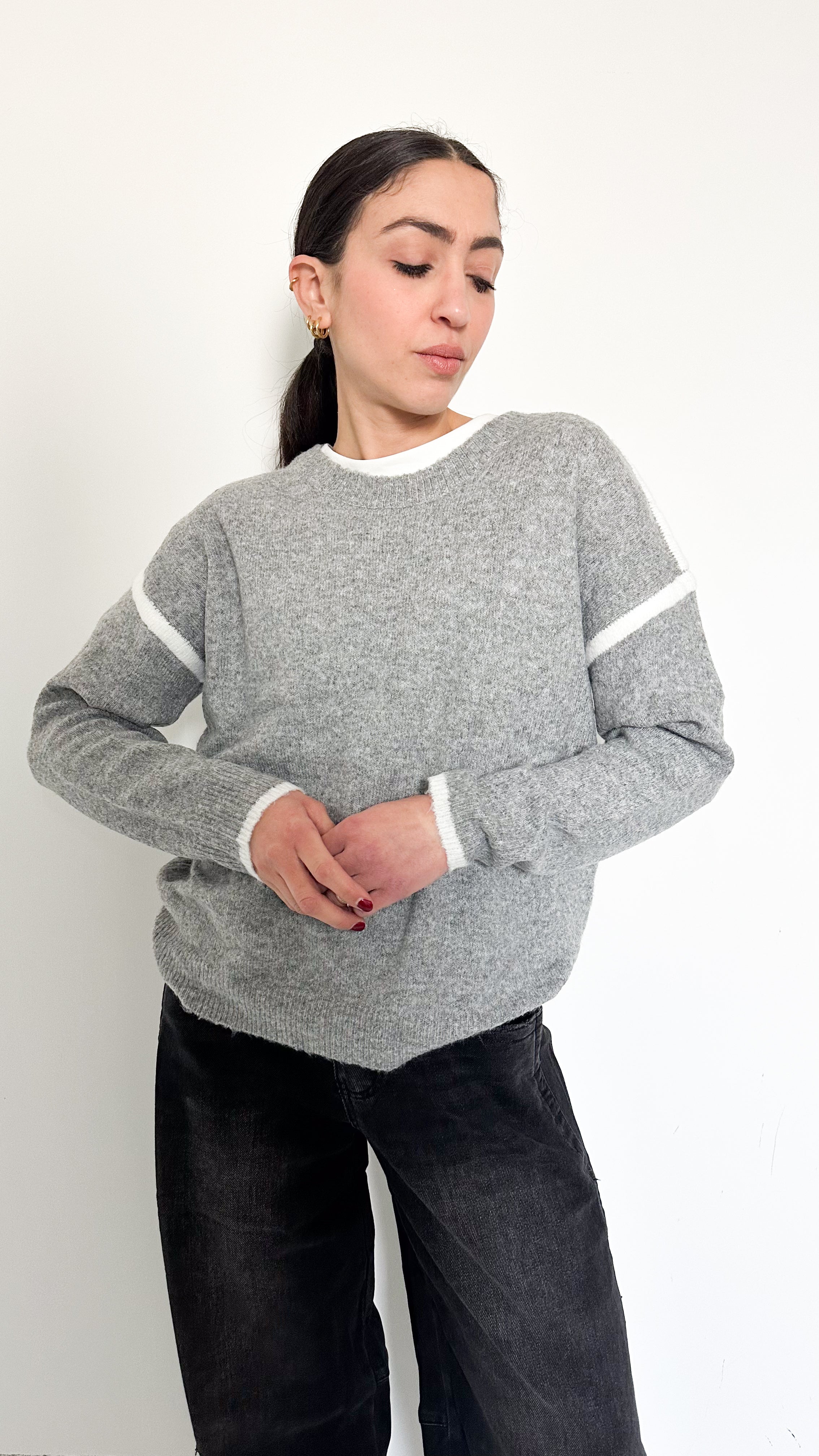 Pull Grigio Con Dettaglio