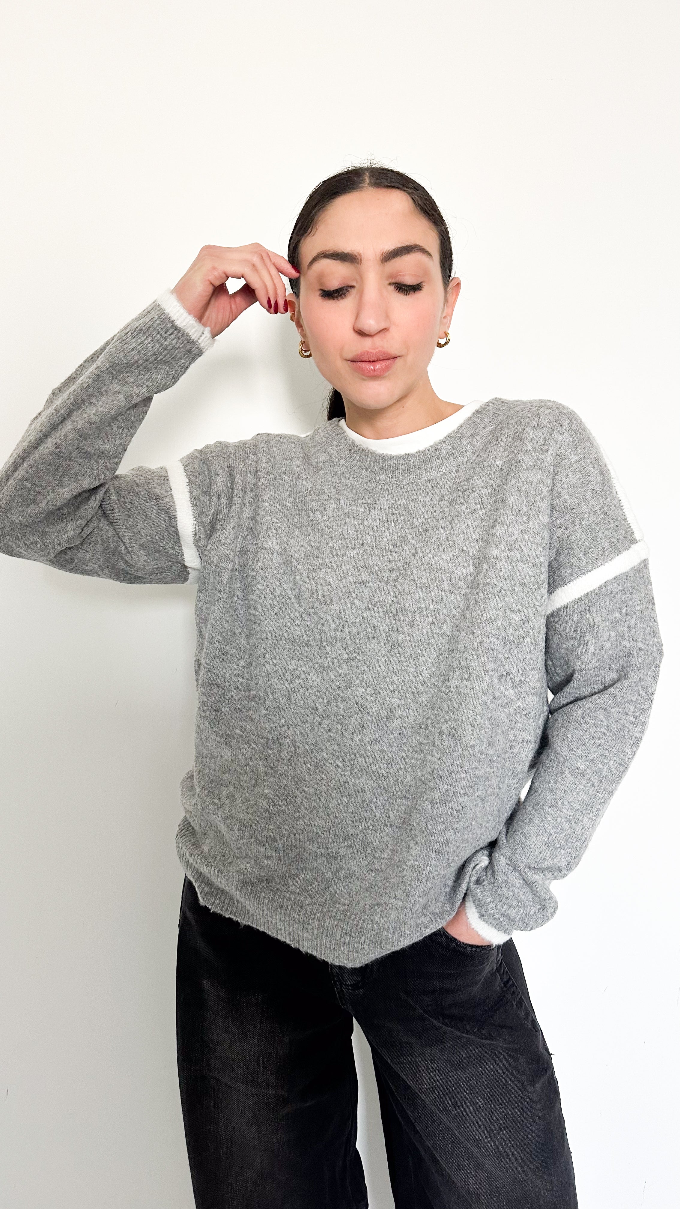 Pull Grigio Con Dettaglio