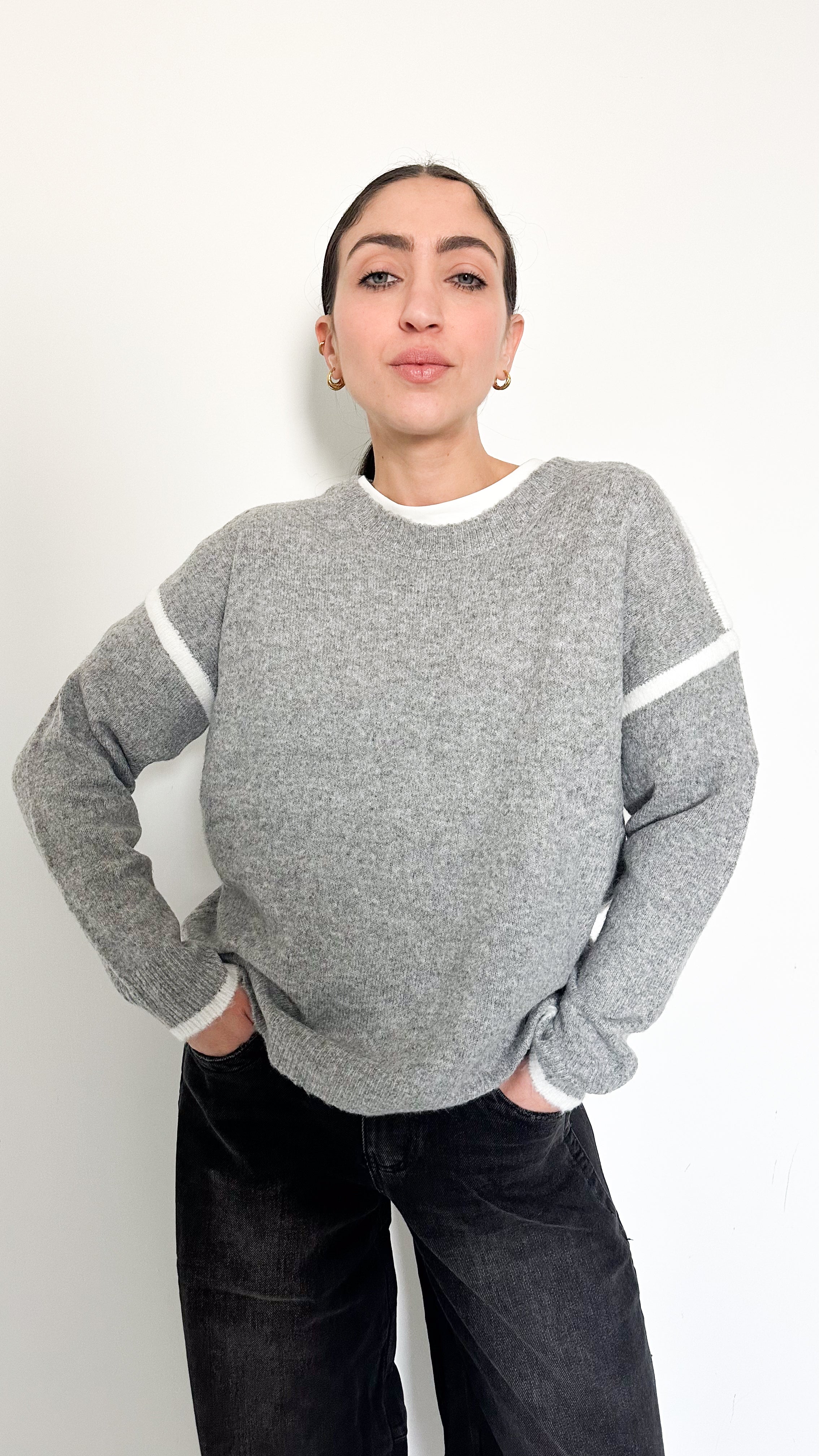 Pull Grigio Con Dettaglio