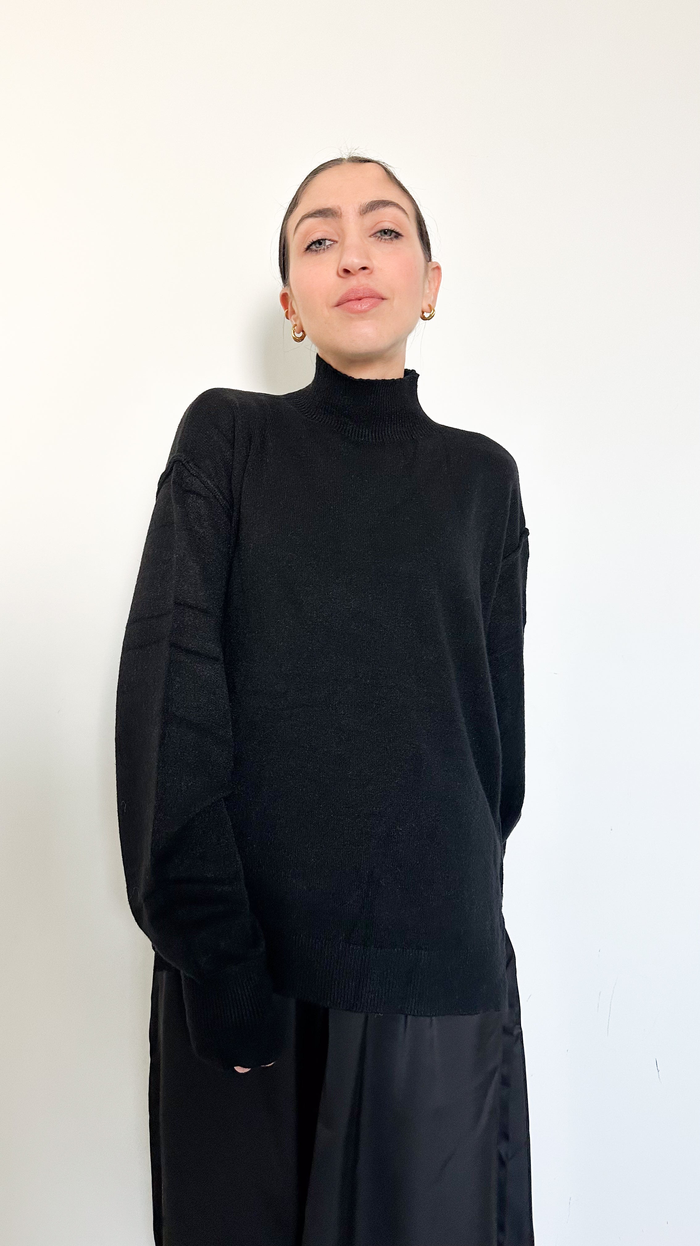 Pull Nero Manica A Sbuffo