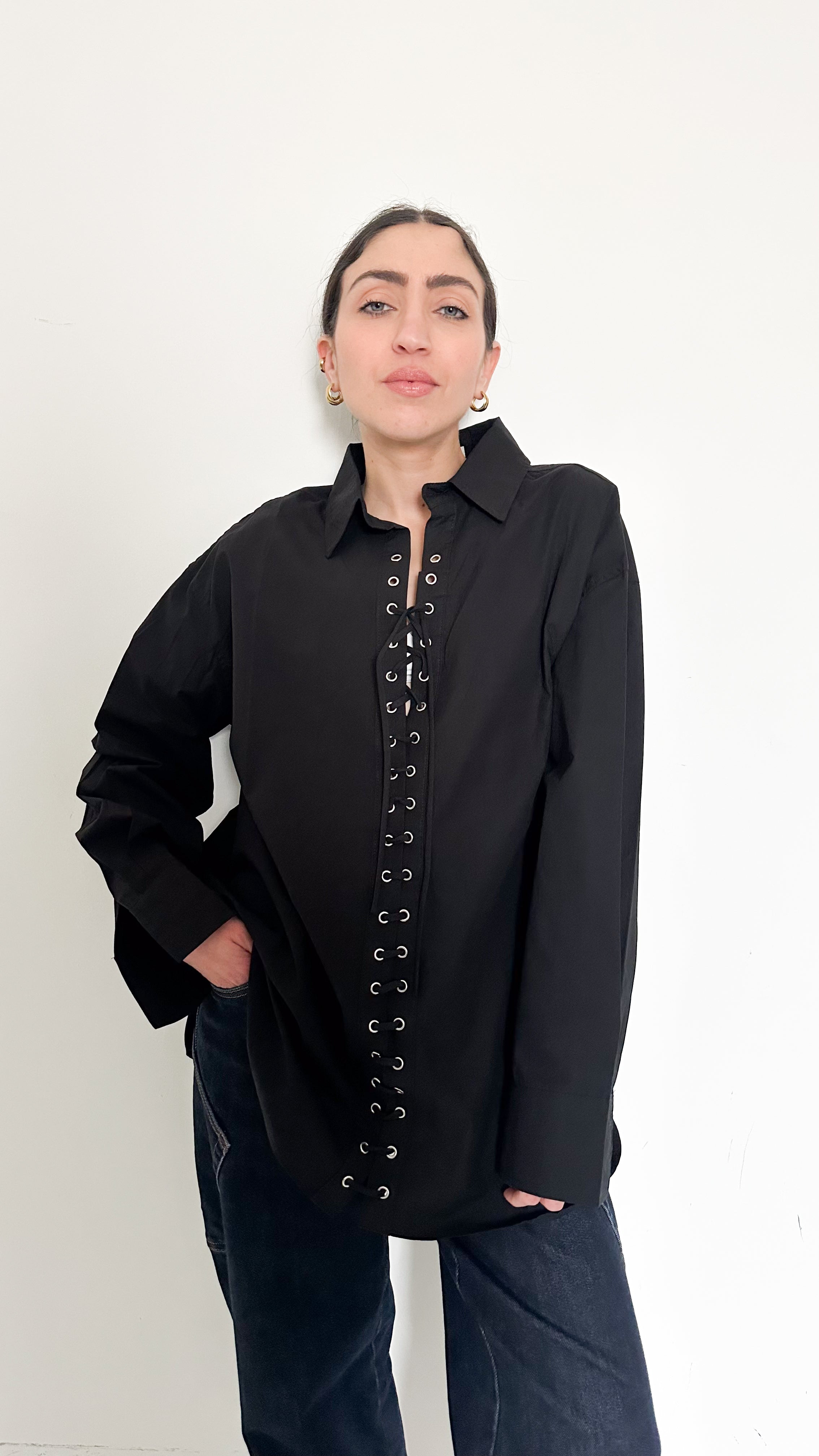 Camicia Nera Con Lacci