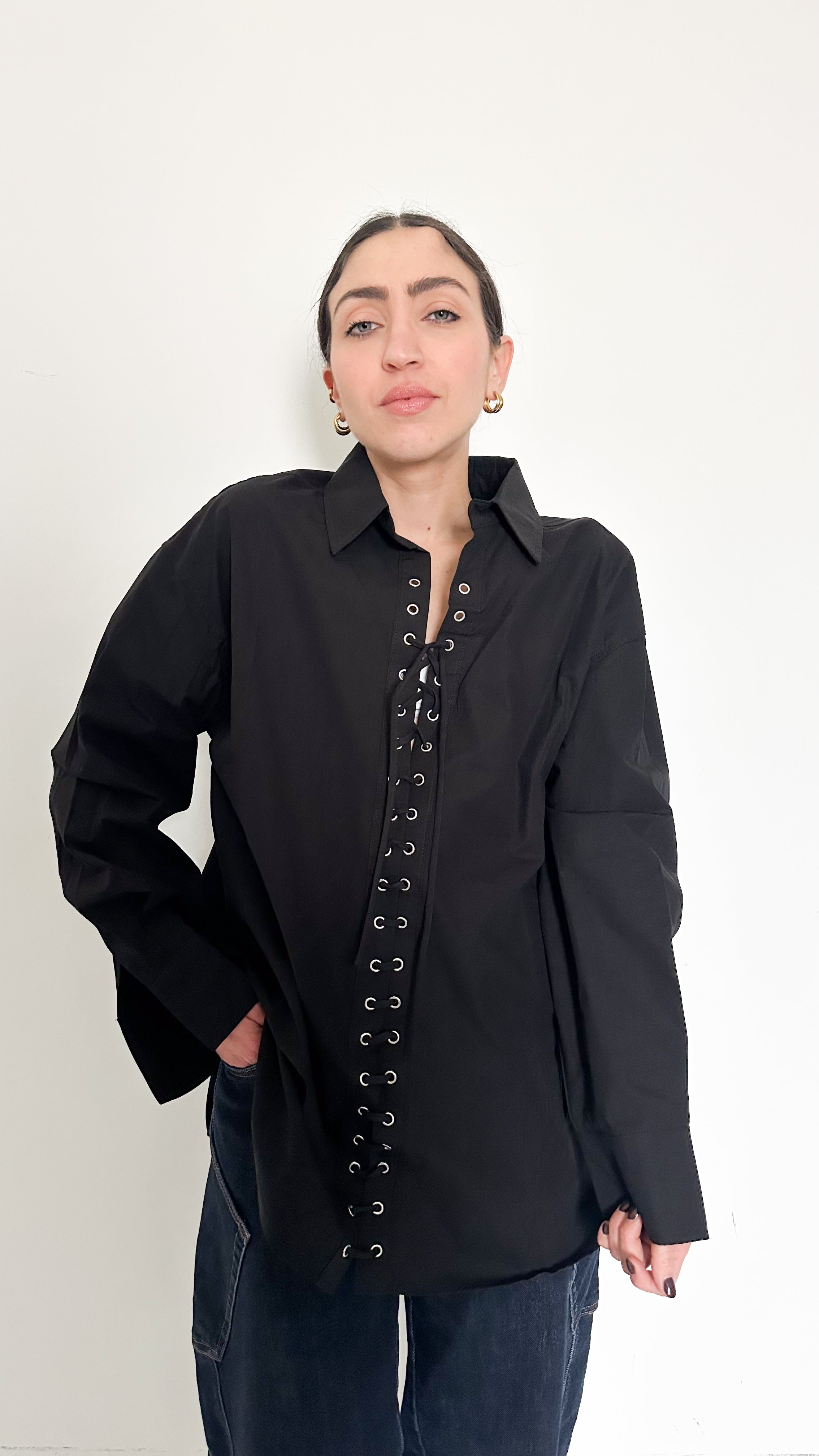 Camicia Nera Con Lacci