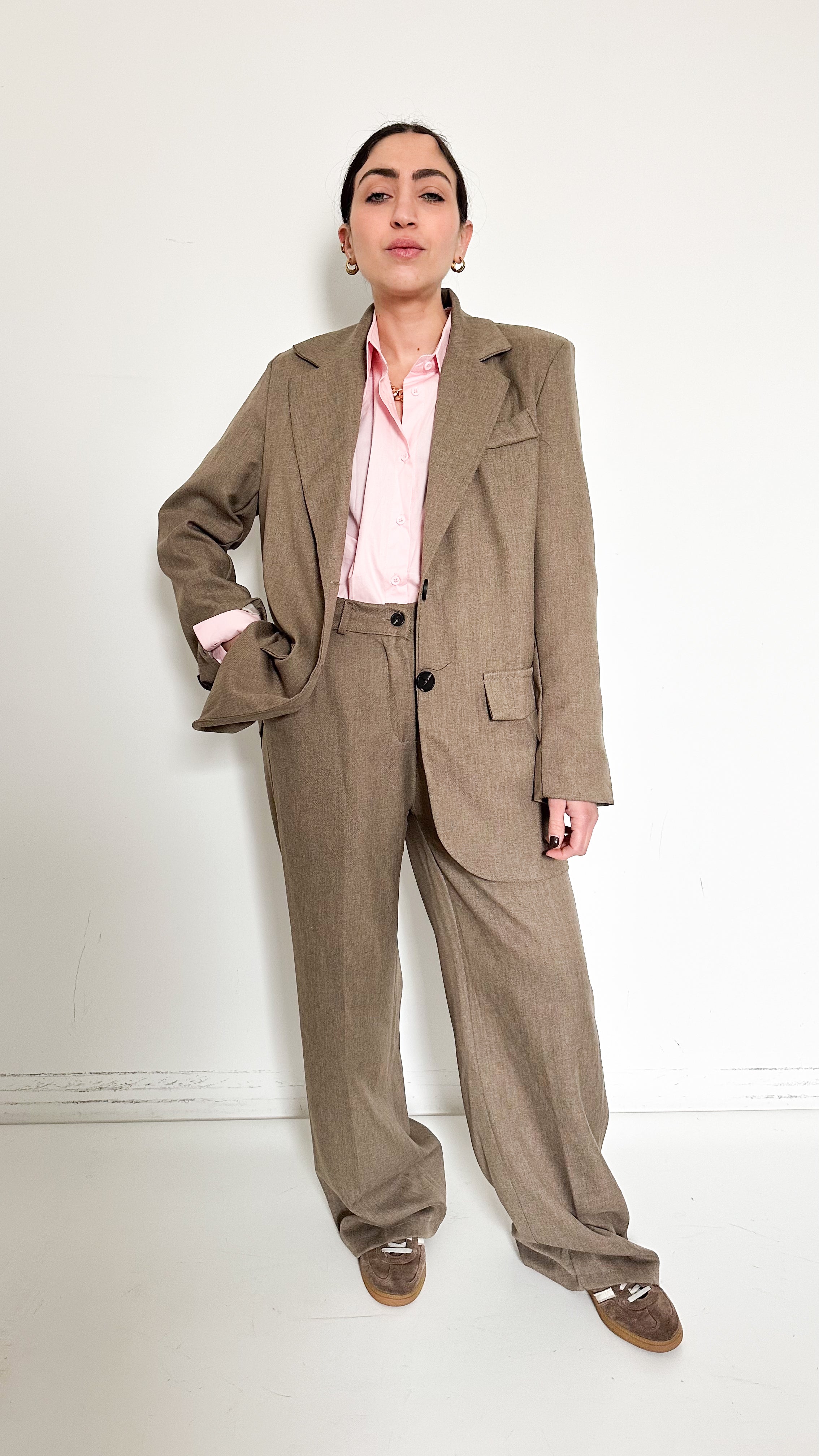 Tailleur Over Taupe