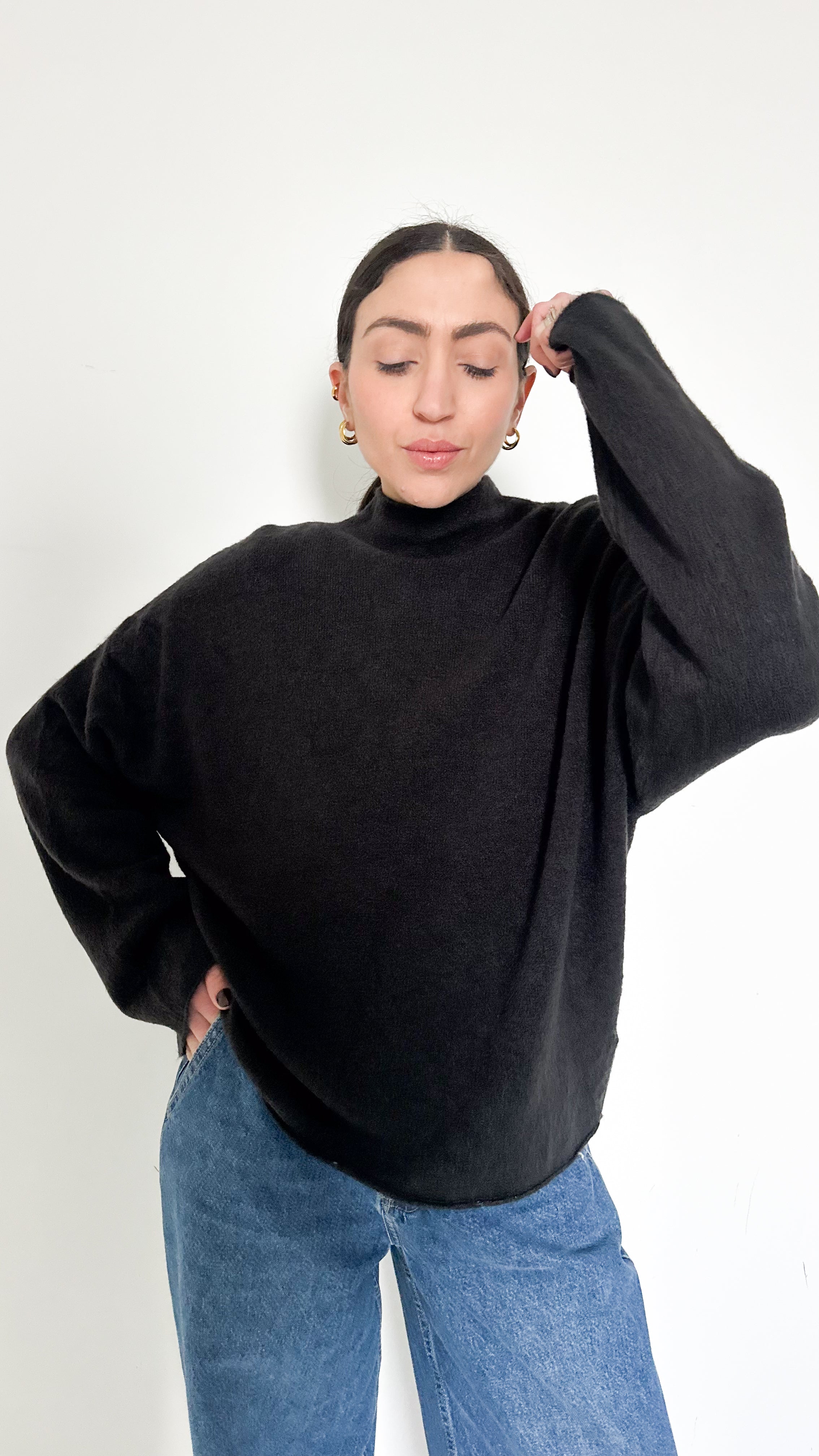 Pull Nero Taglio Vivo