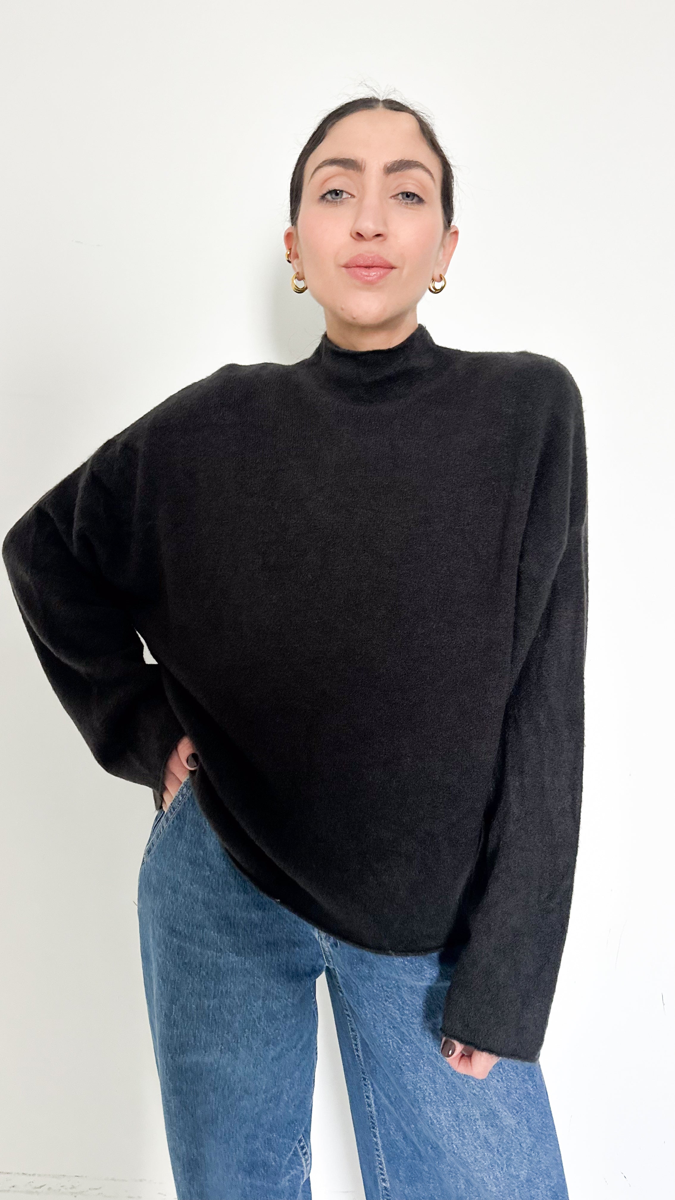 Pull Nero Taglio Vivo