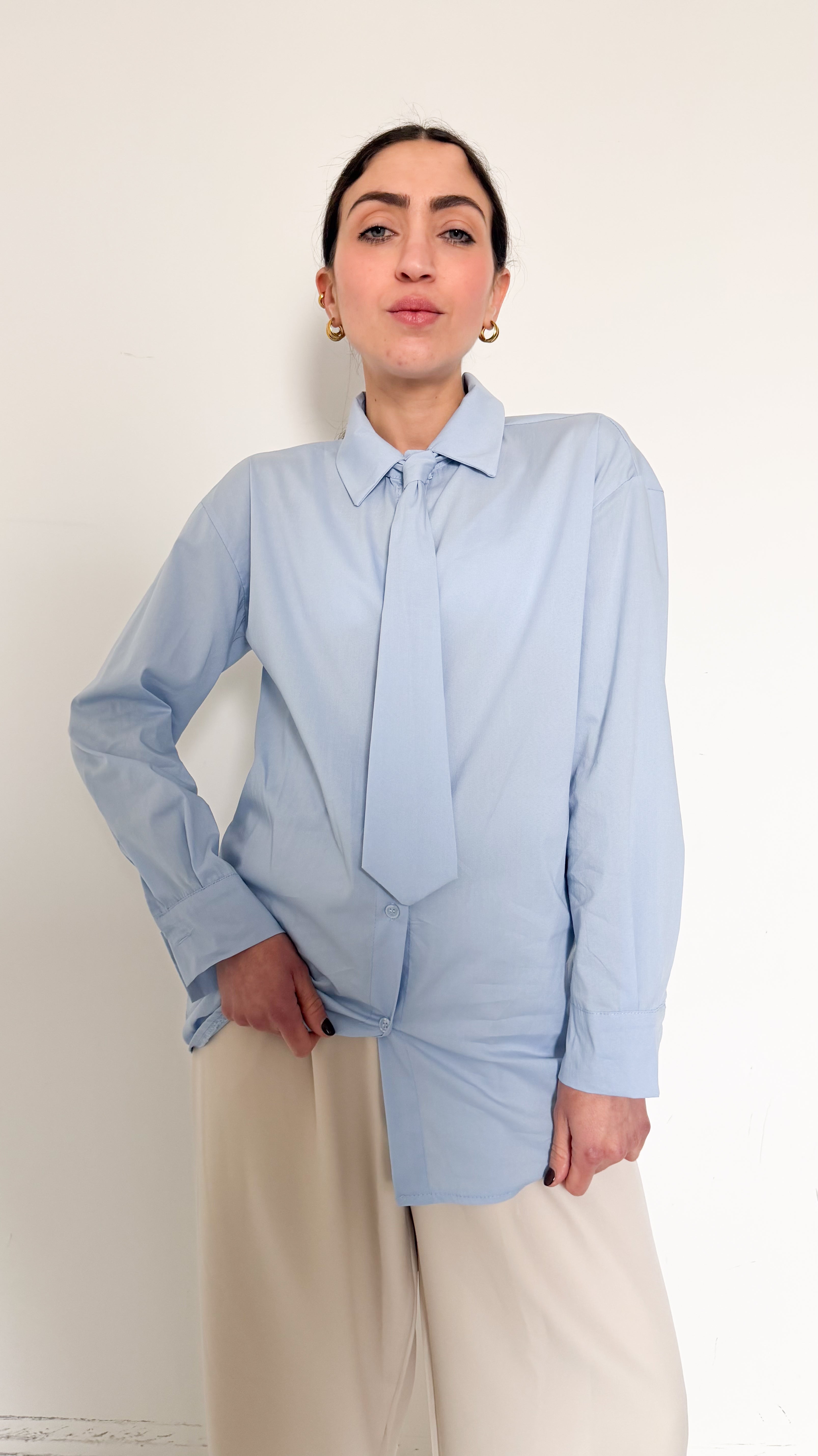 Camicia Celeste Con Cravatta