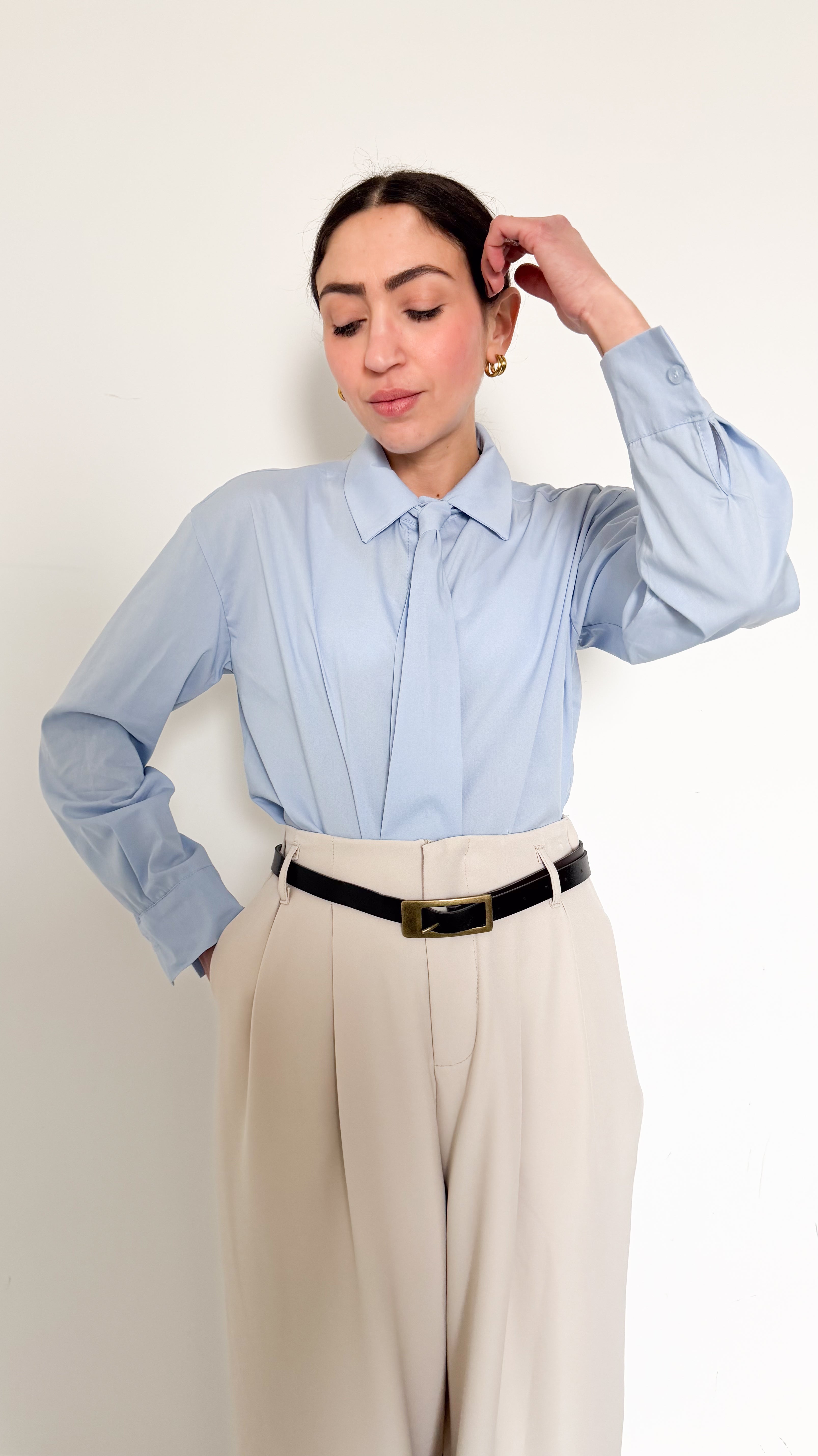 Camicia Celeste Con Cravatta