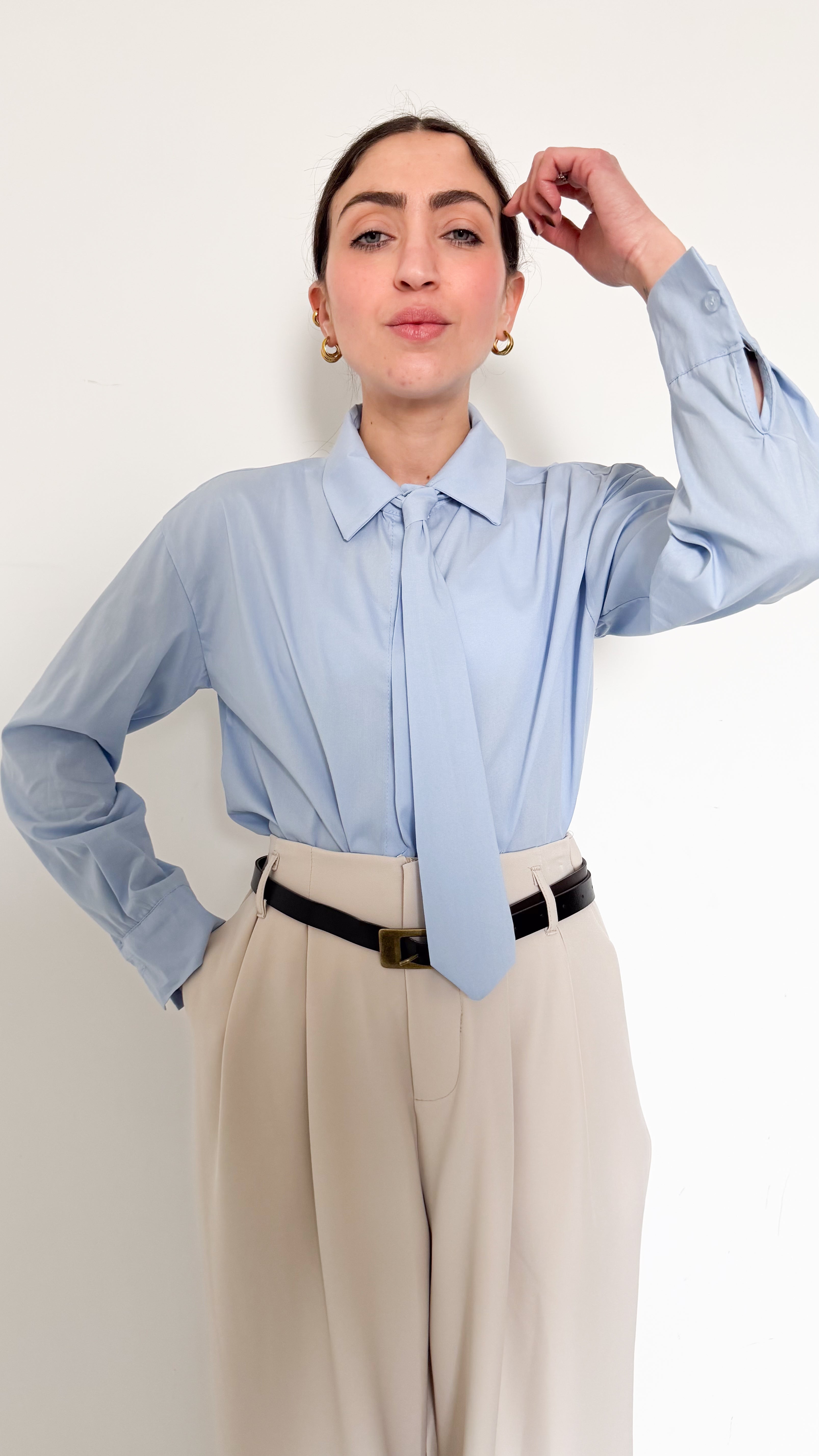 Camicia Celeste Con Cravatta