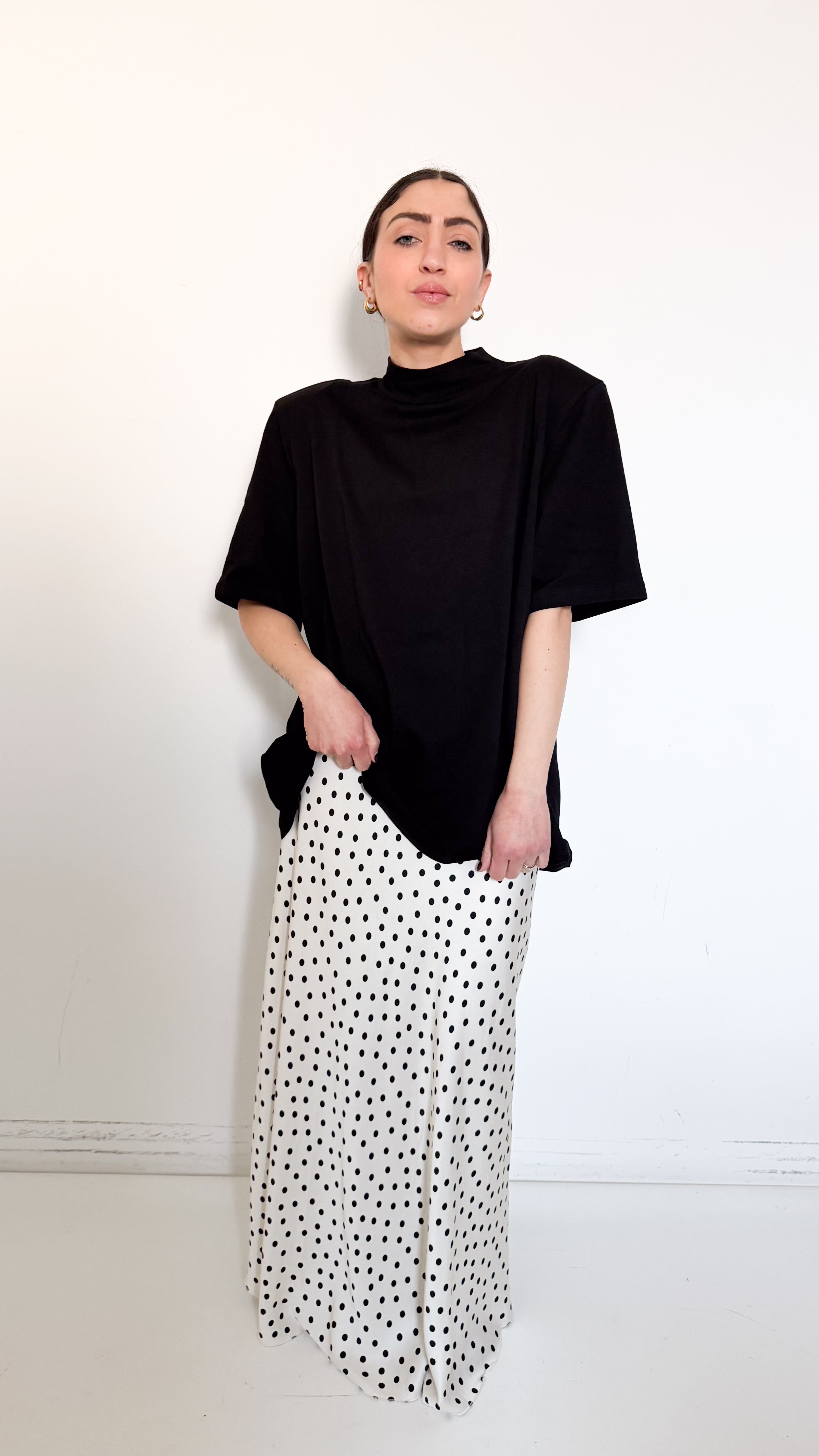 T-Shirt Nera Con Spalline